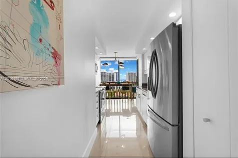 1000 W Island Boulevard Aventura FL 33160