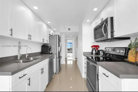 1000 W Island Boulevard Aventura FL 33160