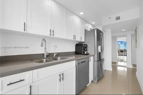 1000 W Island Boulevard Aventura FL 33160