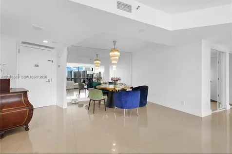 1000 W Island Boulevard Aventura FL 33160