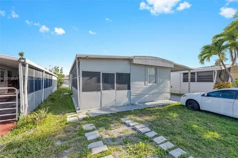 2148 SW 52nd Street Dania Beach FL 33312