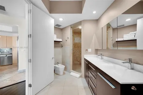 100 S Pointe Drive Miami Beach FL 33139