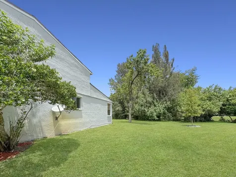 8670 Bridle Path Court Davie FL 33328