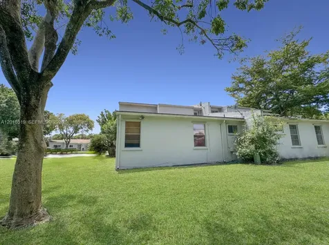 8670 Bridle Path Court Davie FL 33328
