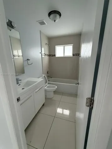 2121-2125 NW 72nd Street Miami FL 33147