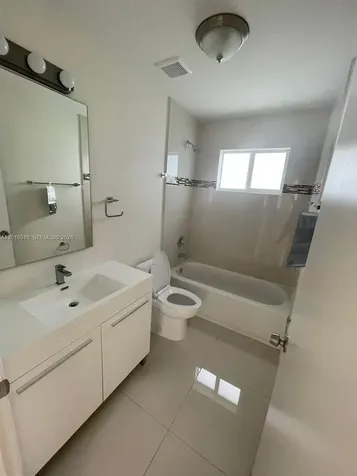 2121-2125 NW 72nd Street Miami FL 33147