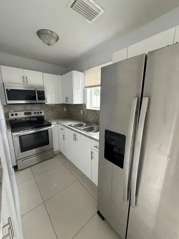 2121-2125 NW 72nd Street Miami FL 33147