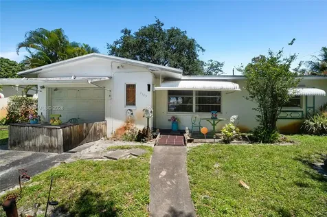 7509 Garfield Street Hollywood FL 33024