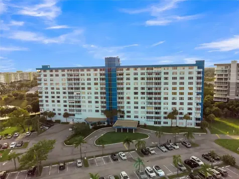 4001 Hillcrest Drive Hollywood FL 33021