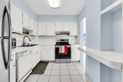 4001 Hillcrest Drive Hollywood FL 33021