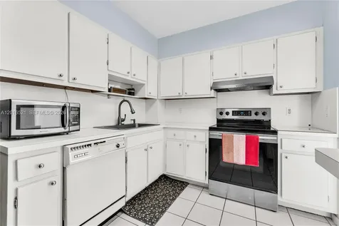 4001 Hillcrest Drive Hollywood FL 33021