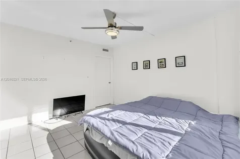 4001 Hillcrest Drive Hollywood FL 33021
