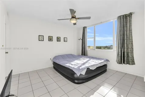 4001 Hillcrest Drive Hollywood FL 33021