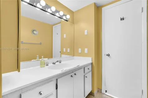 4001 Hillcrest Drive Hollywood FL 33021