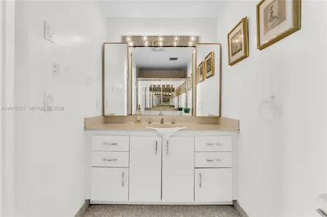 4001 Hillcrest Drive Hollywood FL 33021