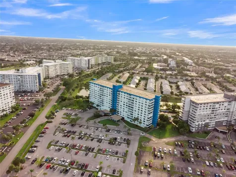 4001 Hillcrest Drive Hollywood FL 33021