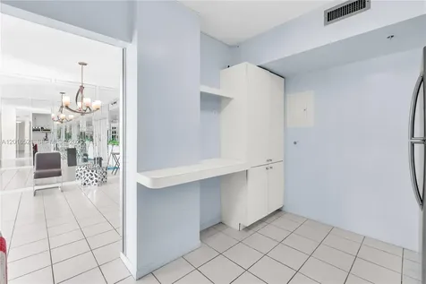 4001 Hillcrest Drive Hollywood FL 33021