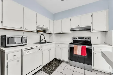 4001 Hillcrest Drive Hollywood FL 33021