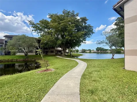 9827 Nob Hill Court Sunrise FL 33351