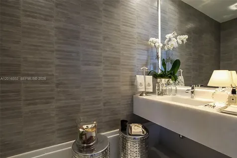 18555 Collins Avenue Sunny Isles Beach FL 33160