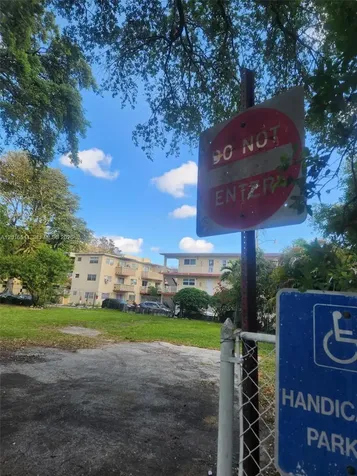 2470 NW 14th Street Miami FL 33125