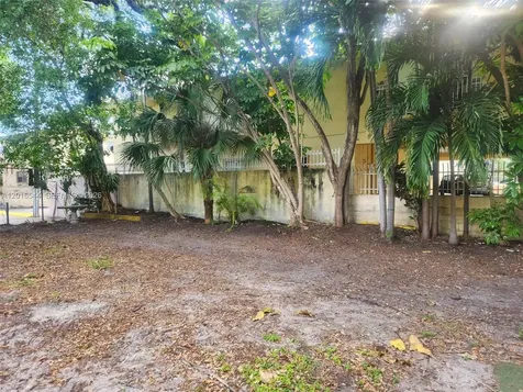 2470 NW 14th Street Miami FL 33125