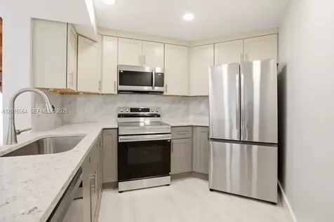 9425 Fontainebleau Boulevard Miami FL 33172