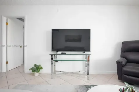 5555 Collins Avenue Miami Beach FL 33140