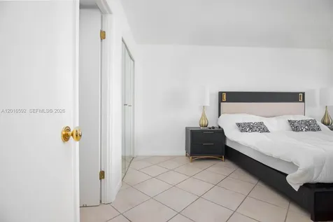 5555 Collins Avenue Miami Beach FL 33140