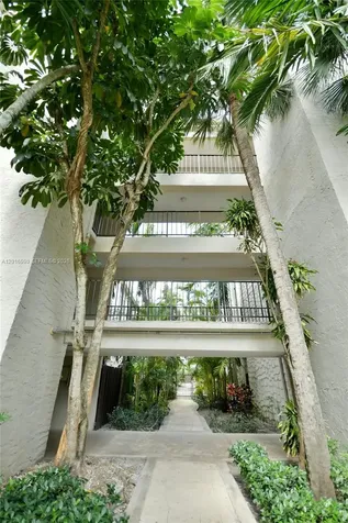 6884 N Kendall Drive Pinecrest FL 33156