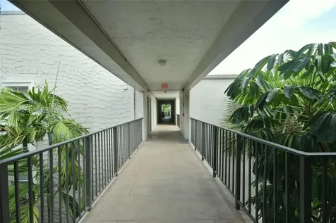 6884 N Kendall Drive Pinecrest FL 33156