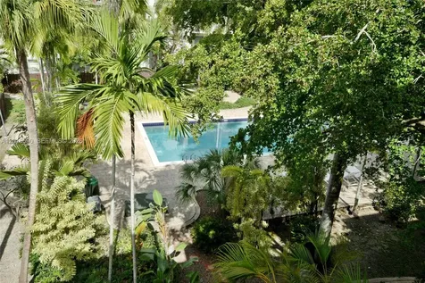 6884 N Kendall Drive Pinecrest FL 33156