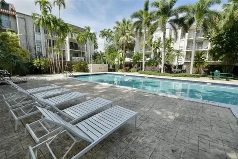 6884 N Kendall Drive Pinecrest FL 33156