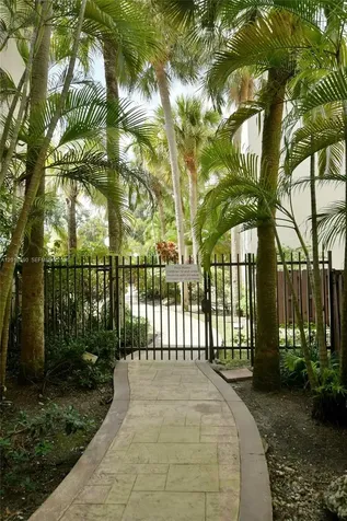 6884 N Kendall Drive Pinecrest FL 33156