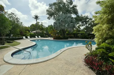 6884 N Kendall Drive Pinecrest FL 33156