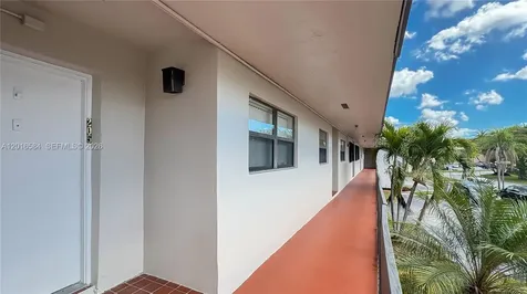 8885 Fontainebleau Boulevard Miami FL 33172