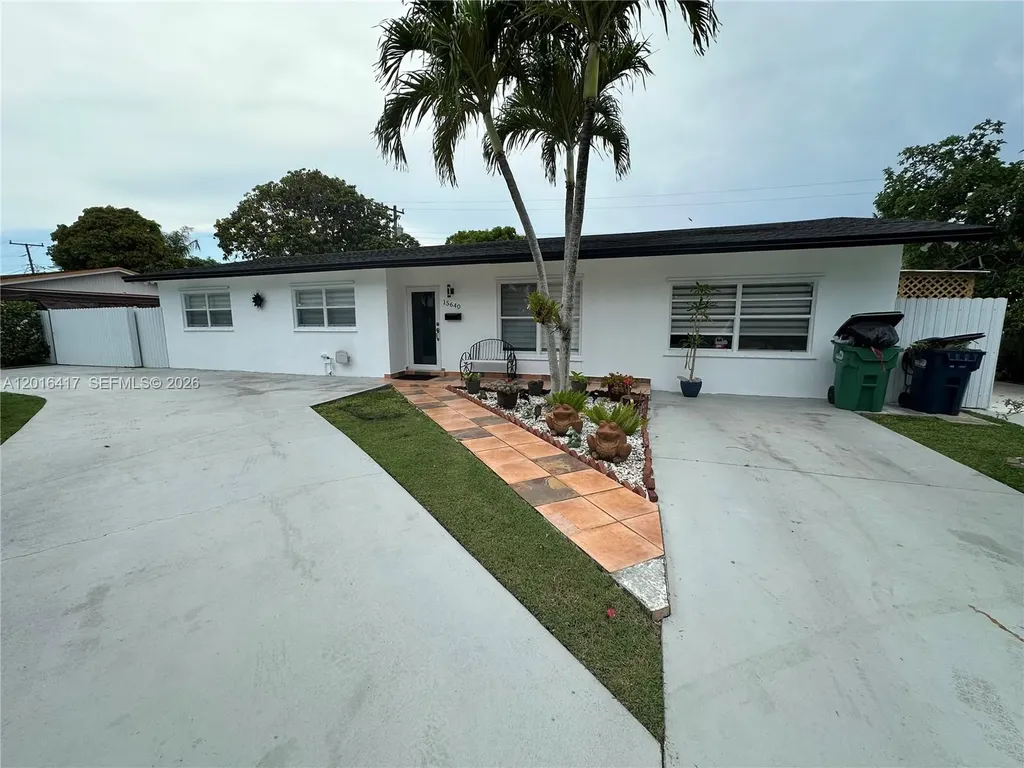 15640 SW 102nd Place Miami FL 33157