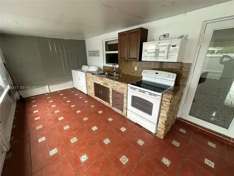 15640 SW 102nd Place Miami FL 33157