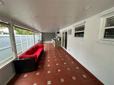 15640 SW 102nd Place Miami FL 33157