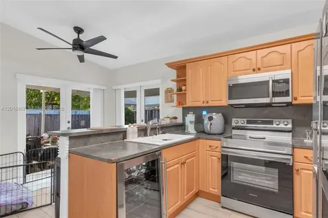 8266 NW 192nd Terrace Hialeah FL 33015