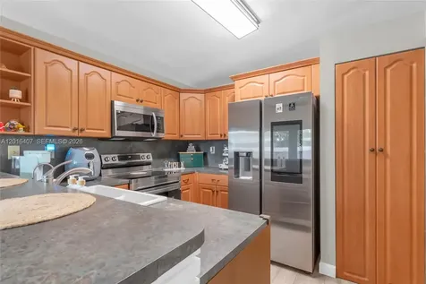 8266 NW 192nd Terrace Hialeah FL 33015