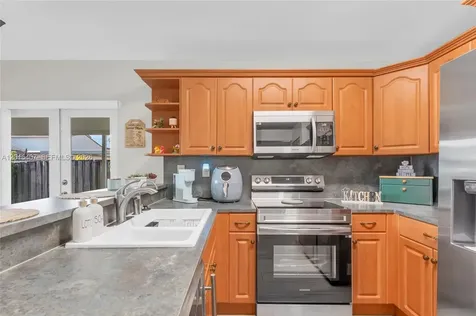 8266 NW 192nd Terrace Hialeah FL 33015