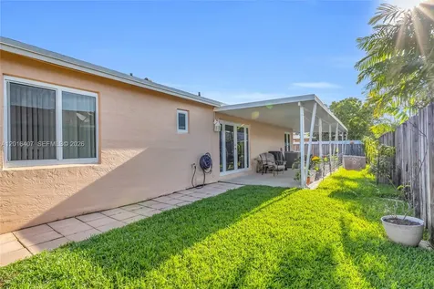 8266 NW 192nd Terrace Hialeah FL 33015
