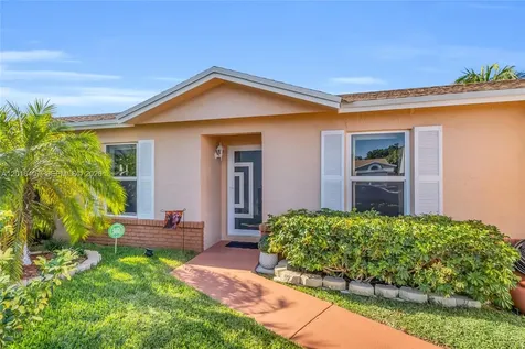 8266 NW 192nd Terrace Hialeah FL 33015