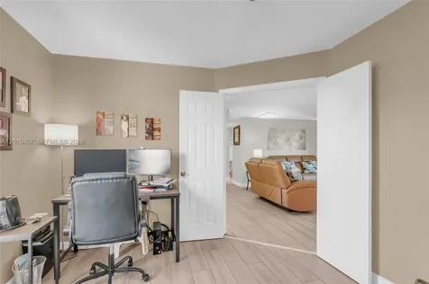 8266 NW 192nd Terrace Hialeah FL 33015
