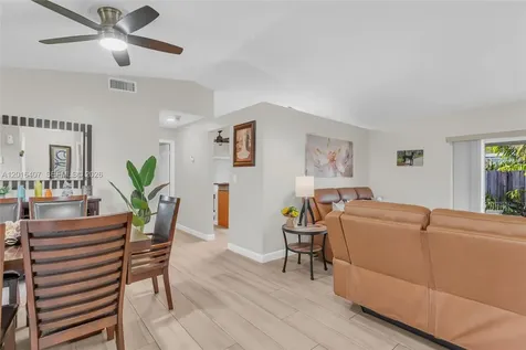 8266 NW 192nd Terrace Hialeah FL 33015