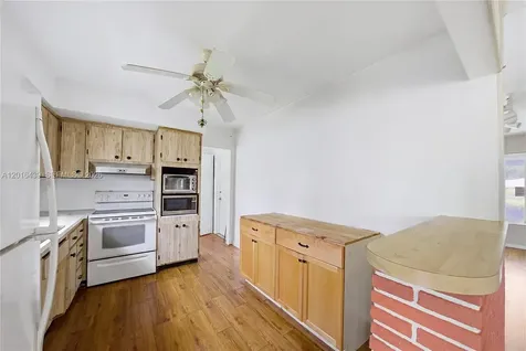 2300 N 57th Terrace Hollywood FL 33021