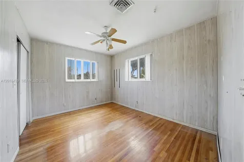 2300 N 57th Terrace Hollywood FL 33021