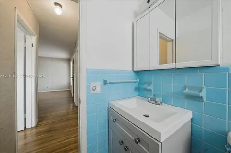 2300 N 57th Terrace Hollywood FL 33021