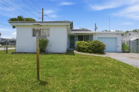 2300 N 57th Terrace Hollywood FL 33021